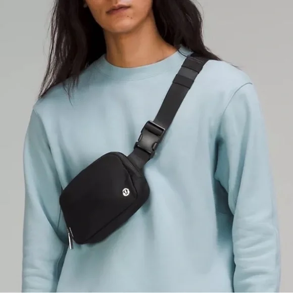 NWT Lululemon Everywhere Belt Bag black - Picture 8 of 9